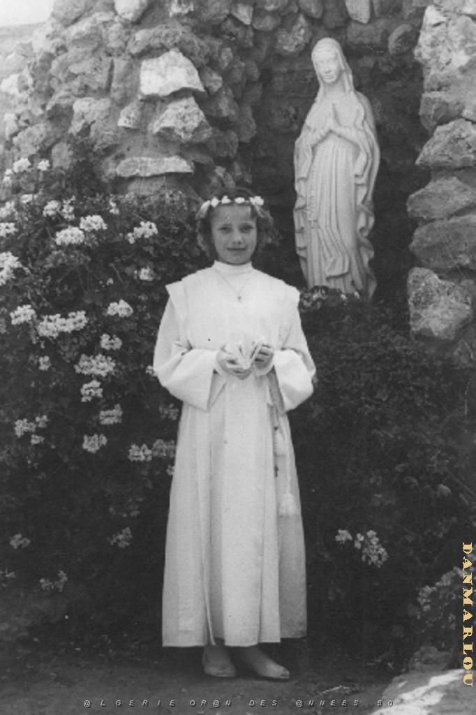 COMMUNIONS ORAN MARAVAL NOTRE DAME DE LOURDES 19XX DE MARIE PAULE FRANCES.JPG